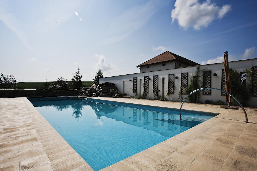 Country Club La Mesteceni Sebes  Bagian luar foto